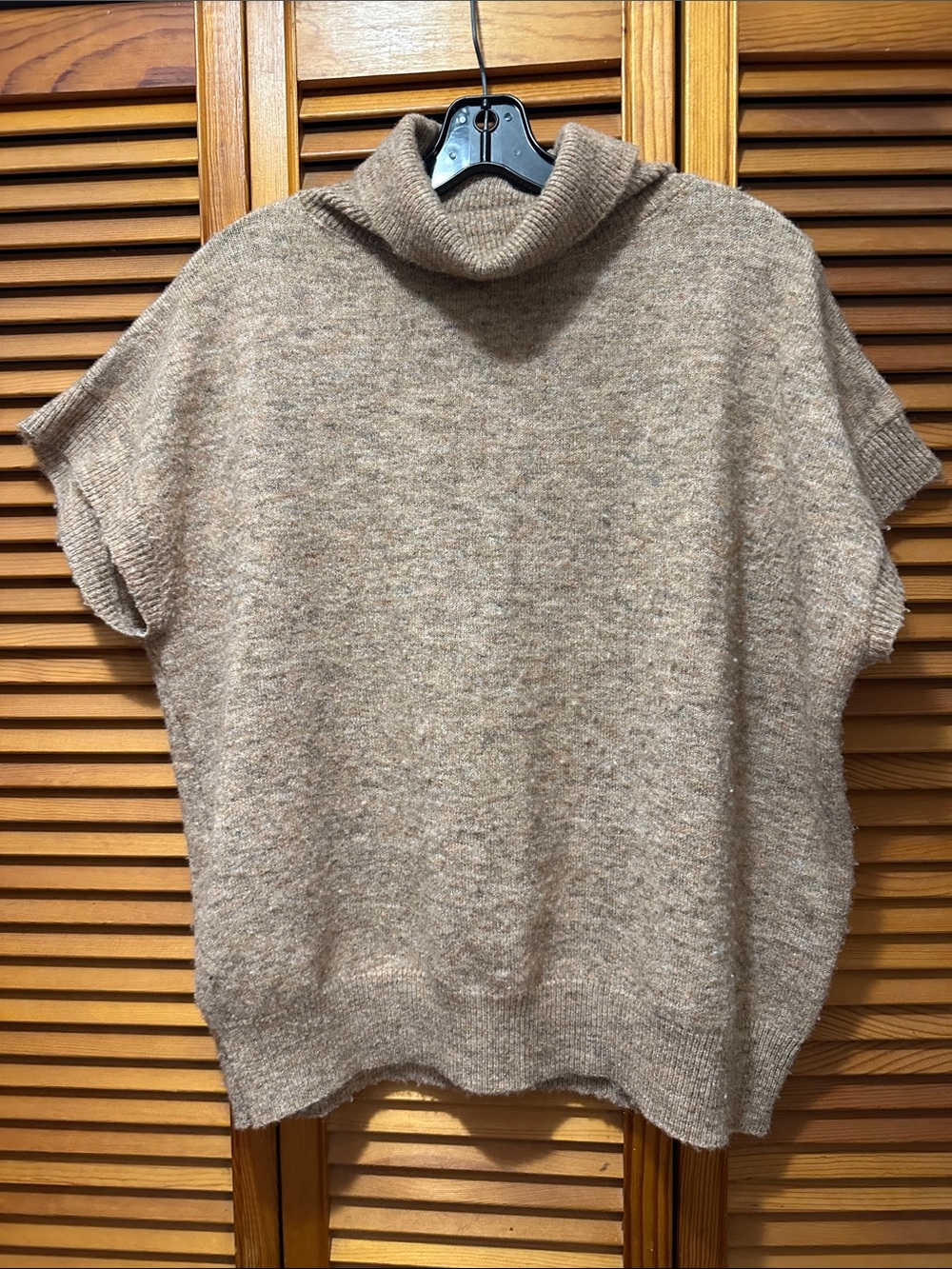 Cozy Turtleneck Short-Sleeve Sweater - Taupe